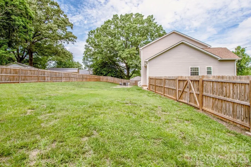 3211 Oakdale Road Charlotte NC 28216
