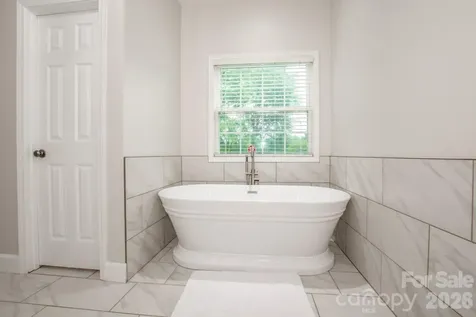 3211 Oakdale Road Charlotte NC 28216