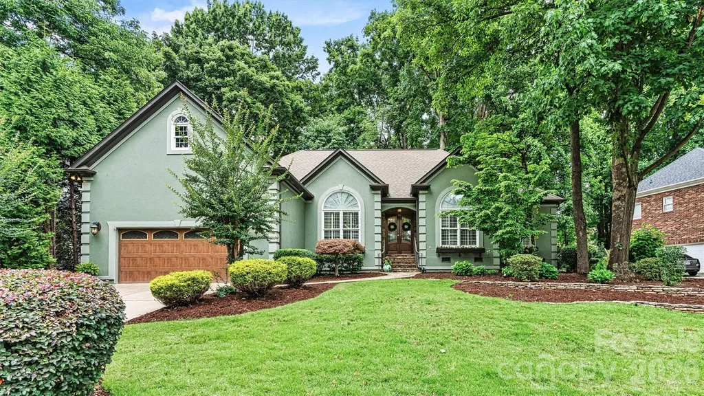 5028 Foxbriar Trail Charlotte NC 28269