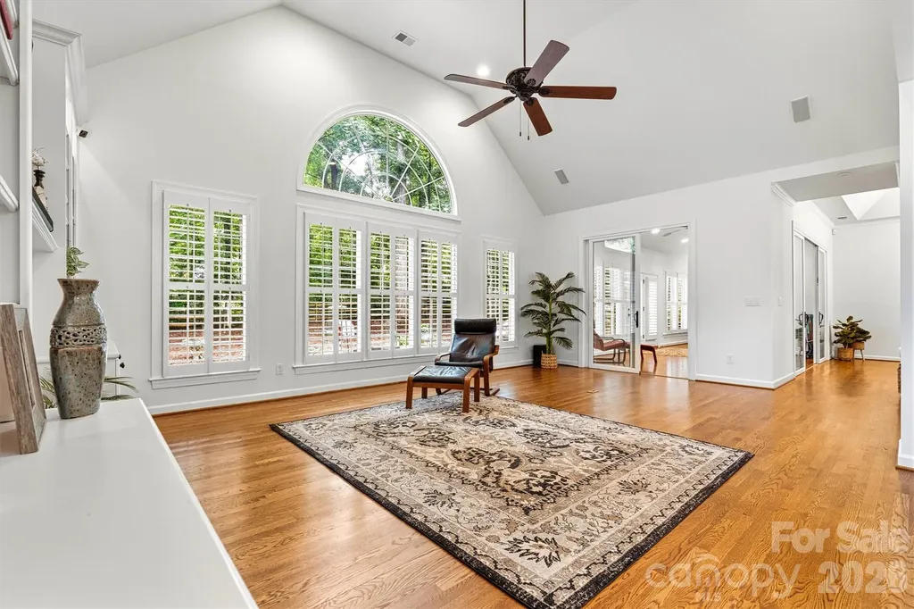 5028 Foxbriar Trail Charlotte NC 28269