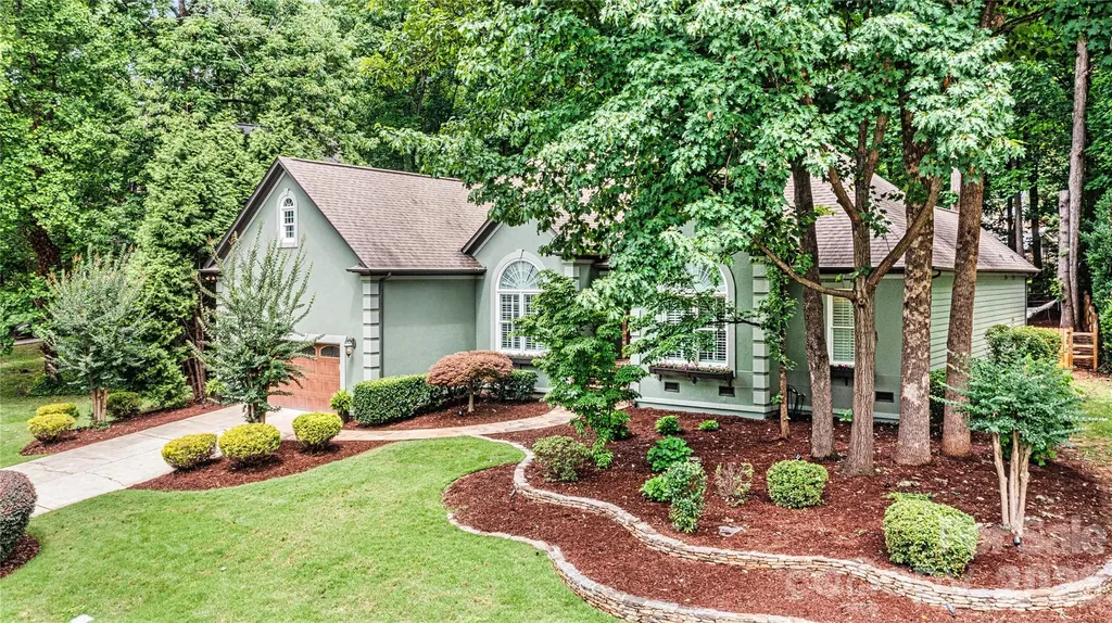 5028 Foxbriar Trail Charlotte NC 28269