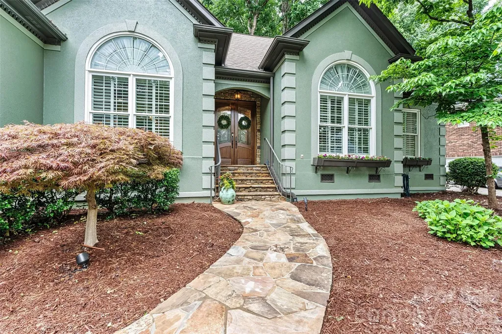 5028 Foxbriar Trail Charlotte NC 28269