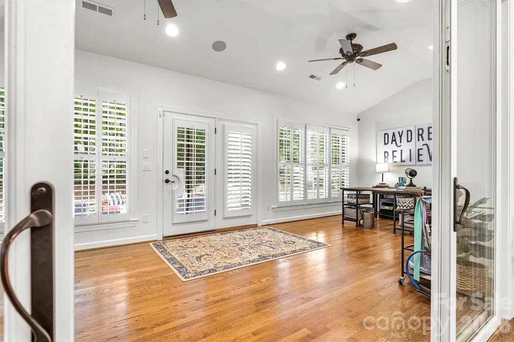5028 Foxbriar Trail Charlotte NC 28269
