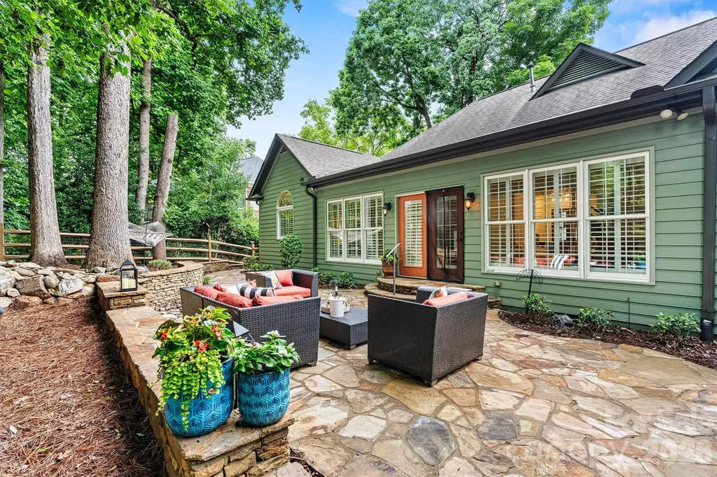 5028 Foxbriar Trail Charlotte NC 28269
