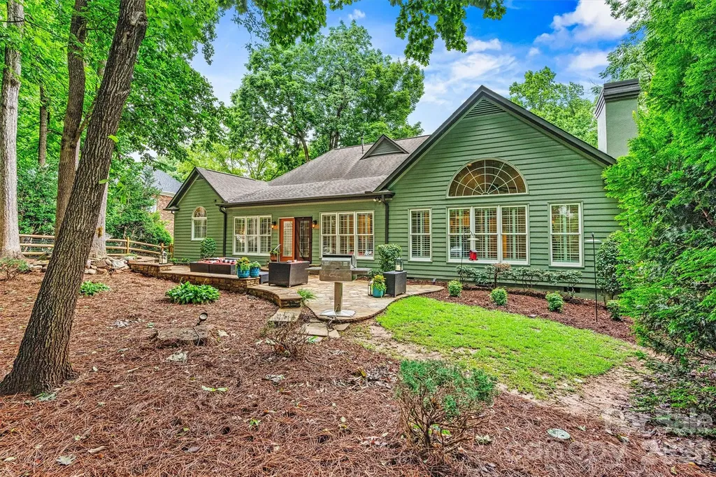 5028 Foxbriar Trail Charlotte NC 28269