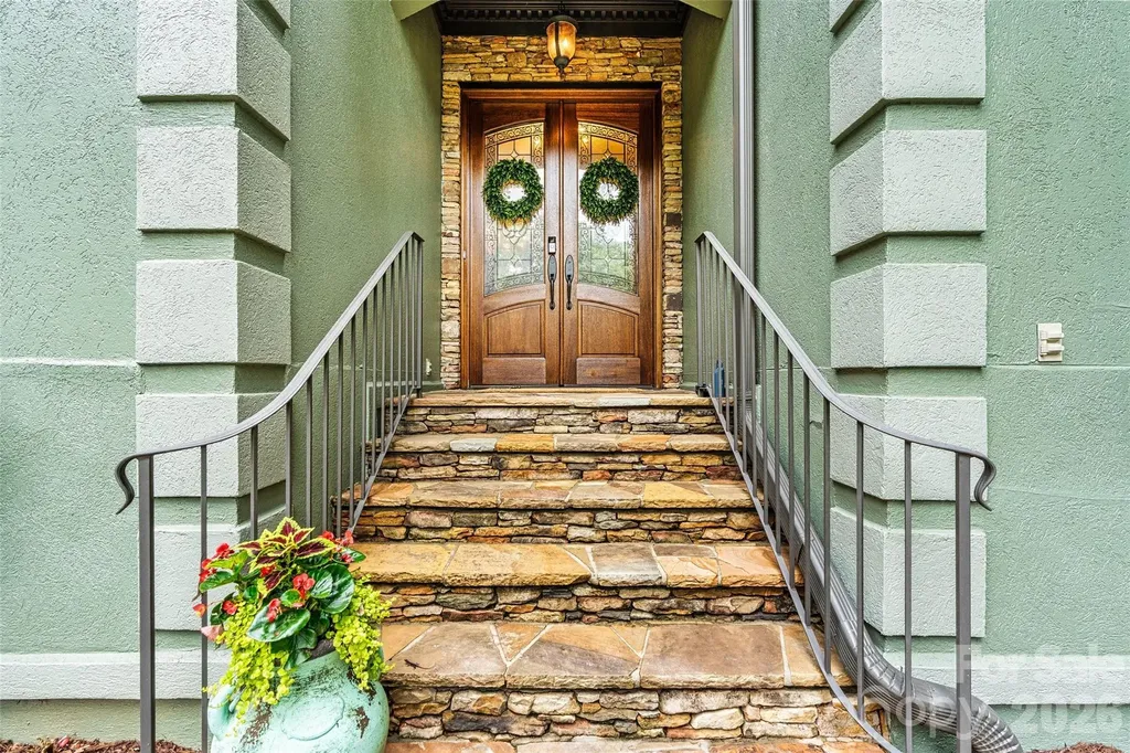 5028 Foxbriar Trail Charlotte NC 28269