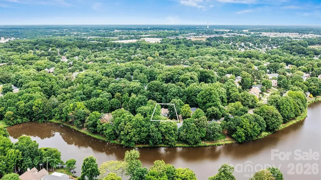 5028 Foxbriar Trail Charlotte NC 28269