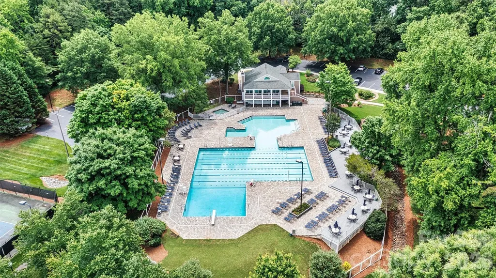 5028 Foxbriar Trail Charlotte NC 28269