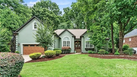 5028 Foxbriar Trail Charlotte NC 28269