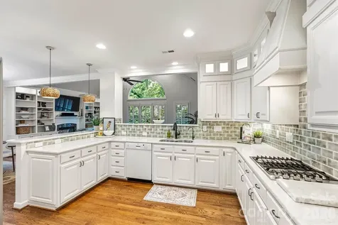 5028 Foxbriar Trail Charlotte NC 28269