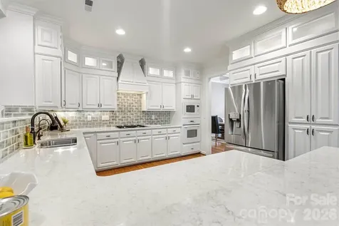 5028 Foxbriar Trail Charlotte NC 28269