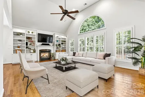 5028 Foxbriar Trail Charlotte NC 28269