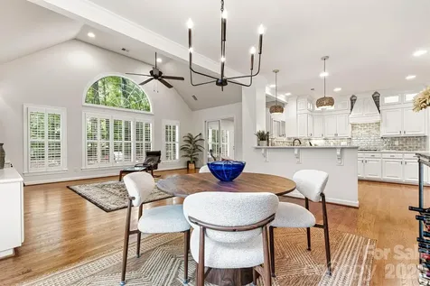 5028 Foxbriar Trail Charlotte NC 28269