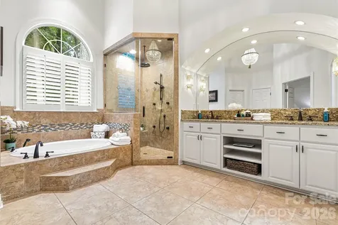 5028 Foxbriar Trail Charlotte NC 28269