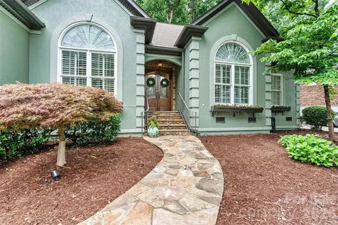 5028 Foxbriar Trail Charlotte NC 28269