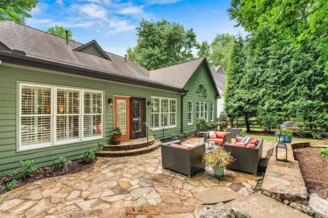 5028 Foxbriar Trail Charlotte NC 28269