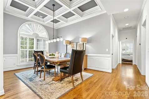 5028 Foxbriar Trail Charlotte NC 28269