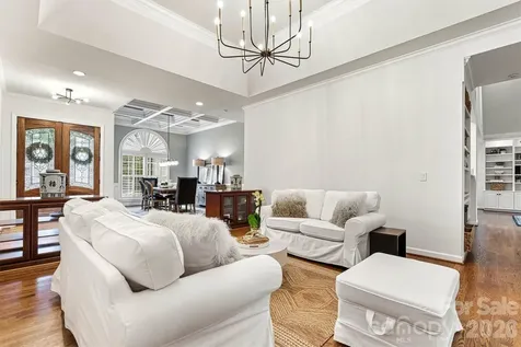 5028 Foxbriar Trail Charlotte NC 28269