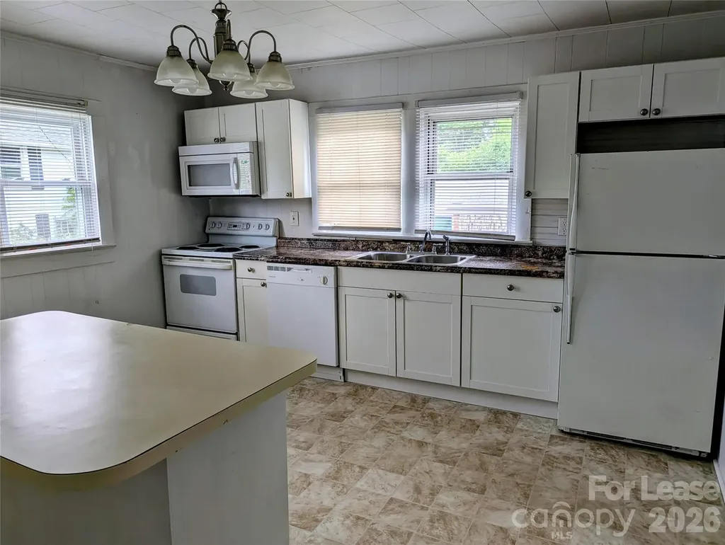 829 Bristol Drive Statesville NC 28677