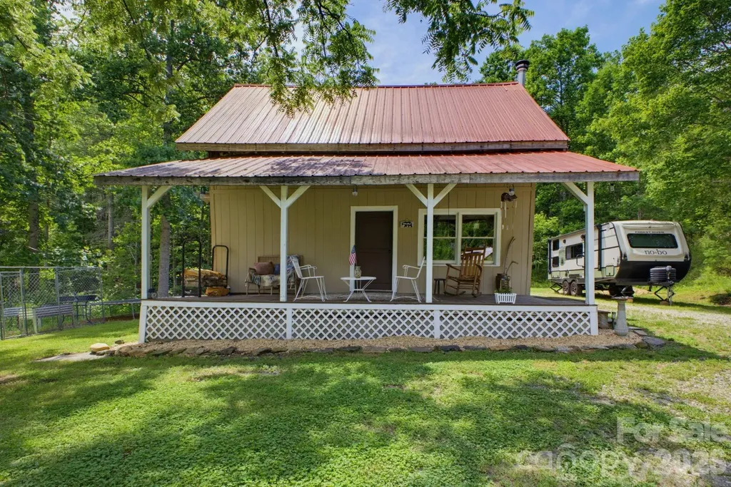 1239 W Mcguinn Road Mill Spring NC 28756