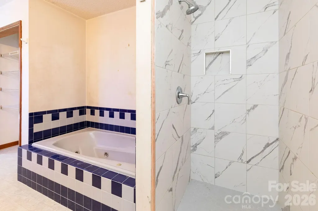 18 Bartlett Road Weaverville NC 28787
