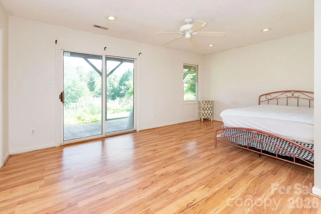 18 Bartlett Road Weaverville NC 28787