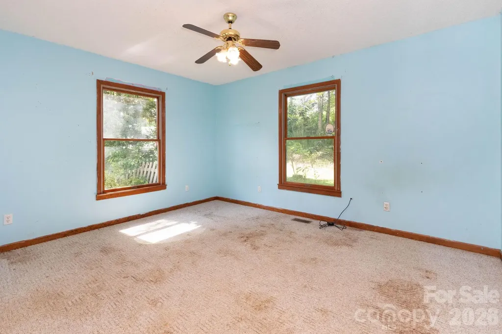 18 Bartlett Road Weaverville NC 28787