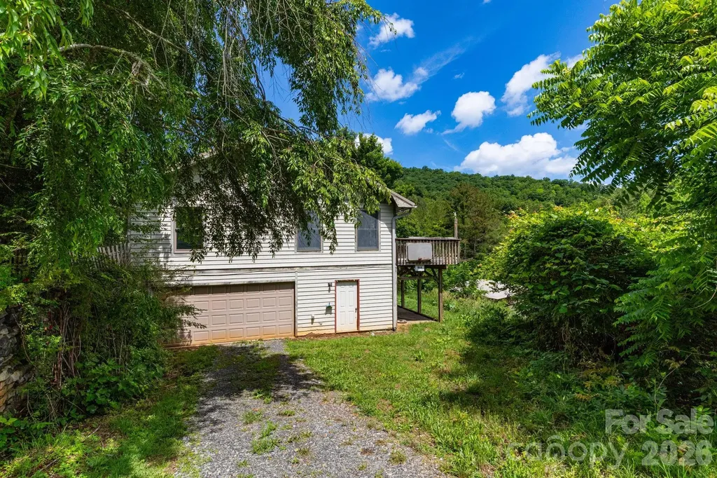 18 Bartlett Road Weaverville NC 28787