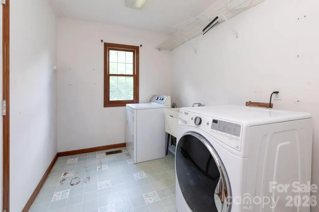 18 Bartlett Road Weaverville NC 28787