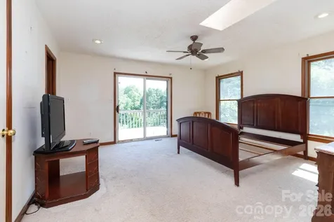 18 Bartlett Road Weaverville NC 28787