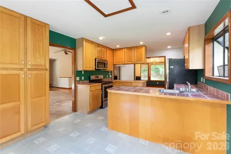 18 Bartlett Road Weaverville NC 28787