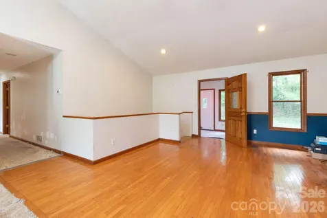 18 Bartlett Road Weaverville NC 28787