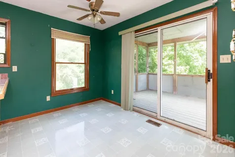18 Bartlett Road Weaverville NC 28787