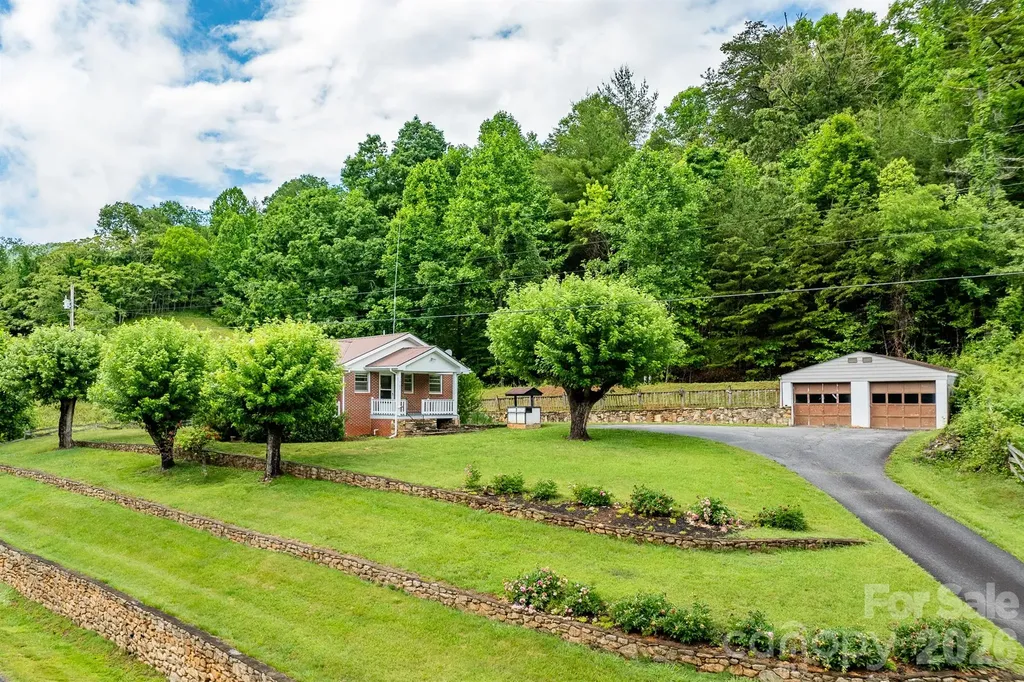 302 Sprinkle Branch Road Marshall NC 28753