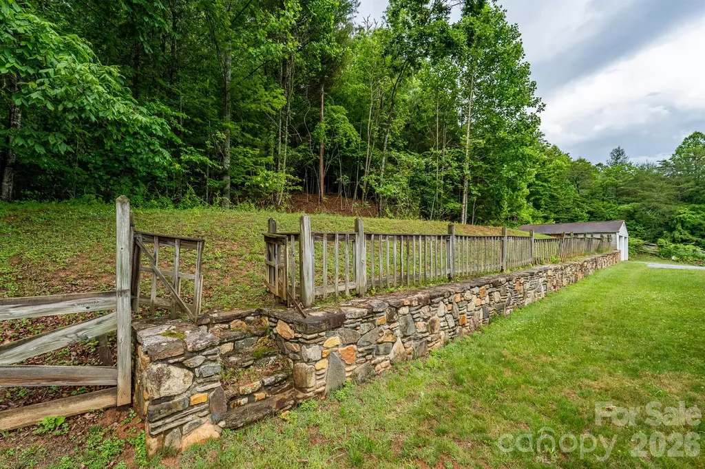 302 Sprinkle Branch Road Marshall NC 28753