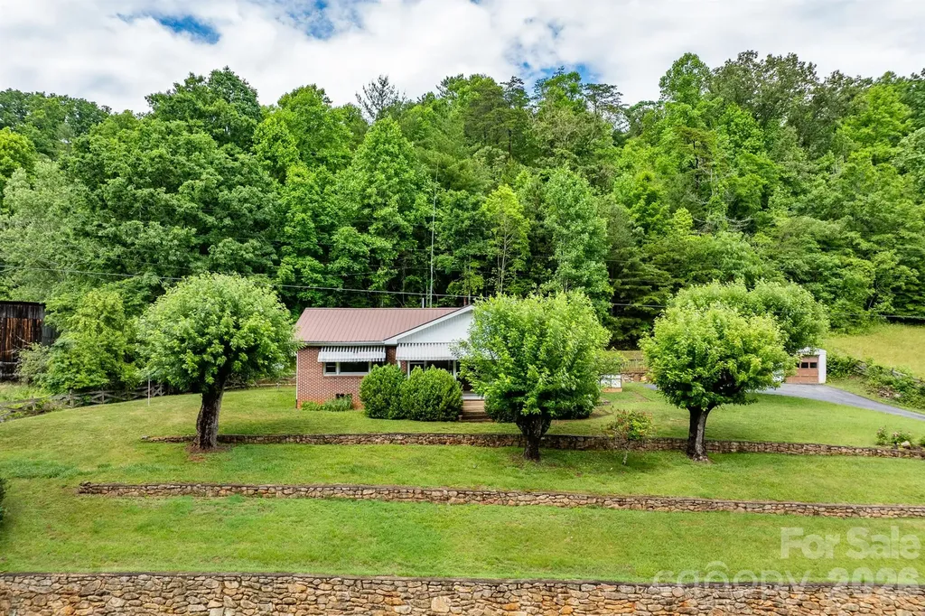 302 Sprinkle Branch Road Marshall NC 28753