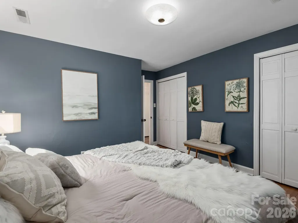 147 W Oakview Road Asheville NC 28806