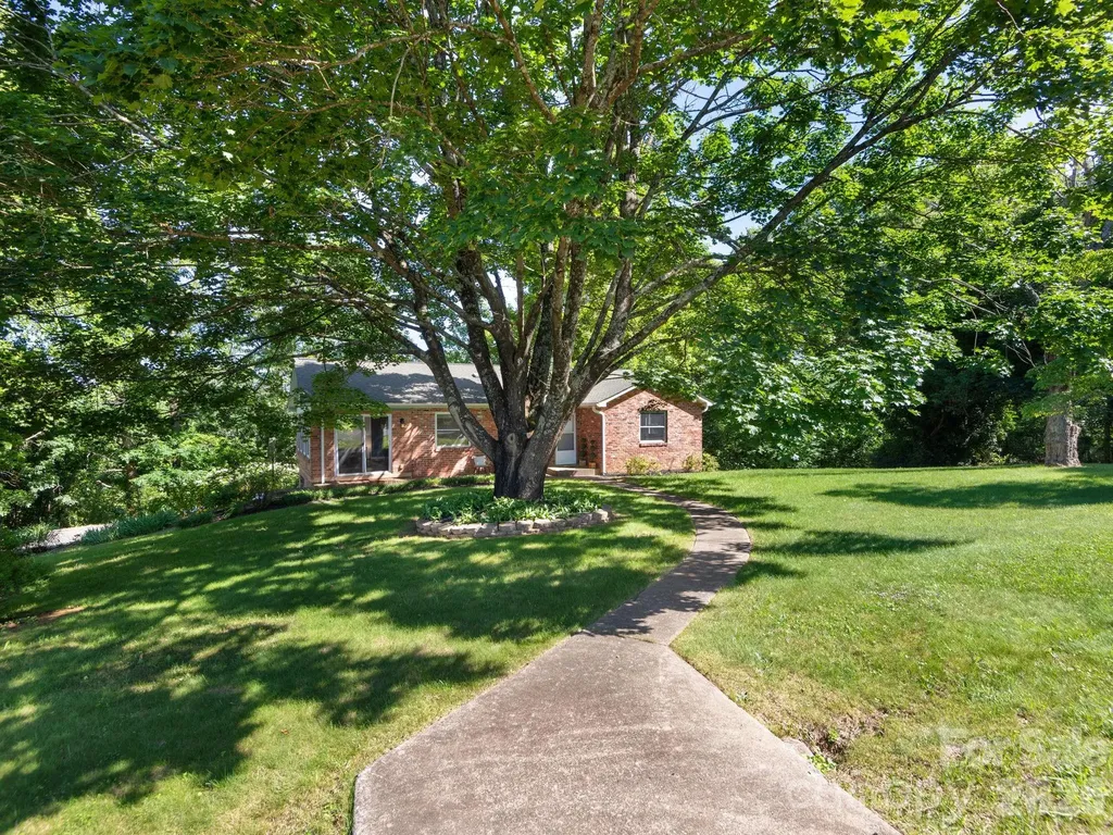 147 W Oakview Road Asheville NC 28806