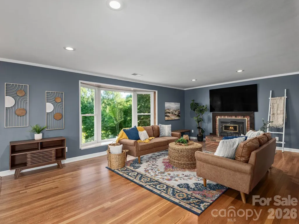 147 W Oakview Road Asheville NC 28806