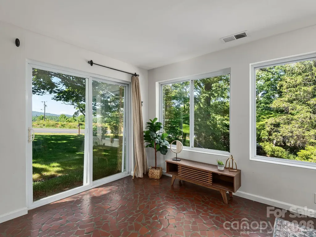 147 W Oakview Road Asheville NC 28806