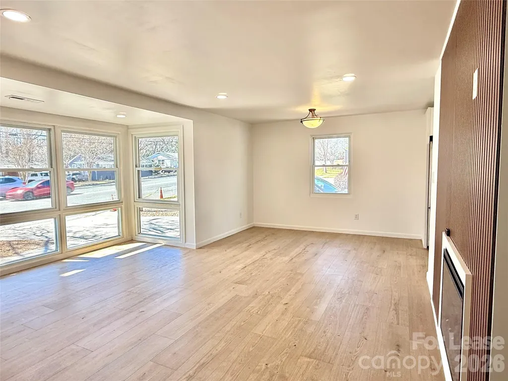 541 E Woodlawn Road Charlotte NC 28209