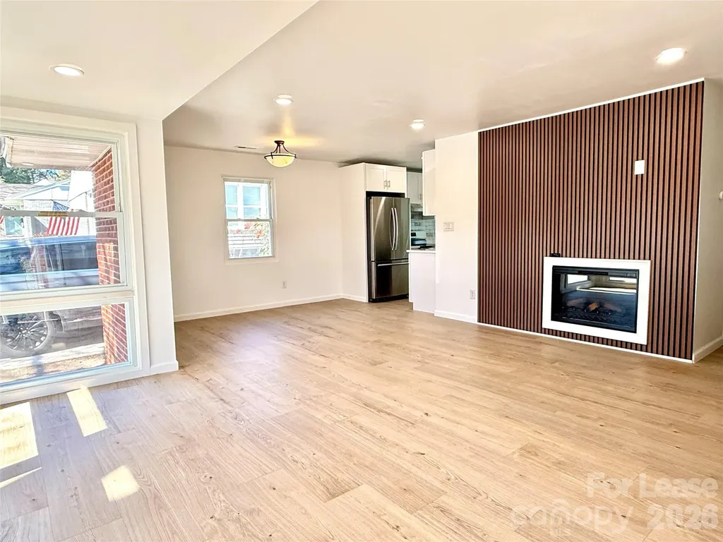 541 E Woodlawn Road Charlotte NC 28209
