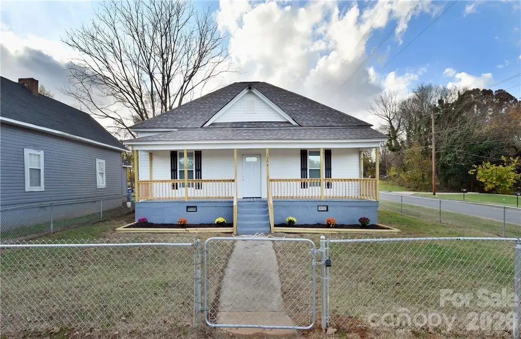 1204 4th Street Statesville NC 28677
