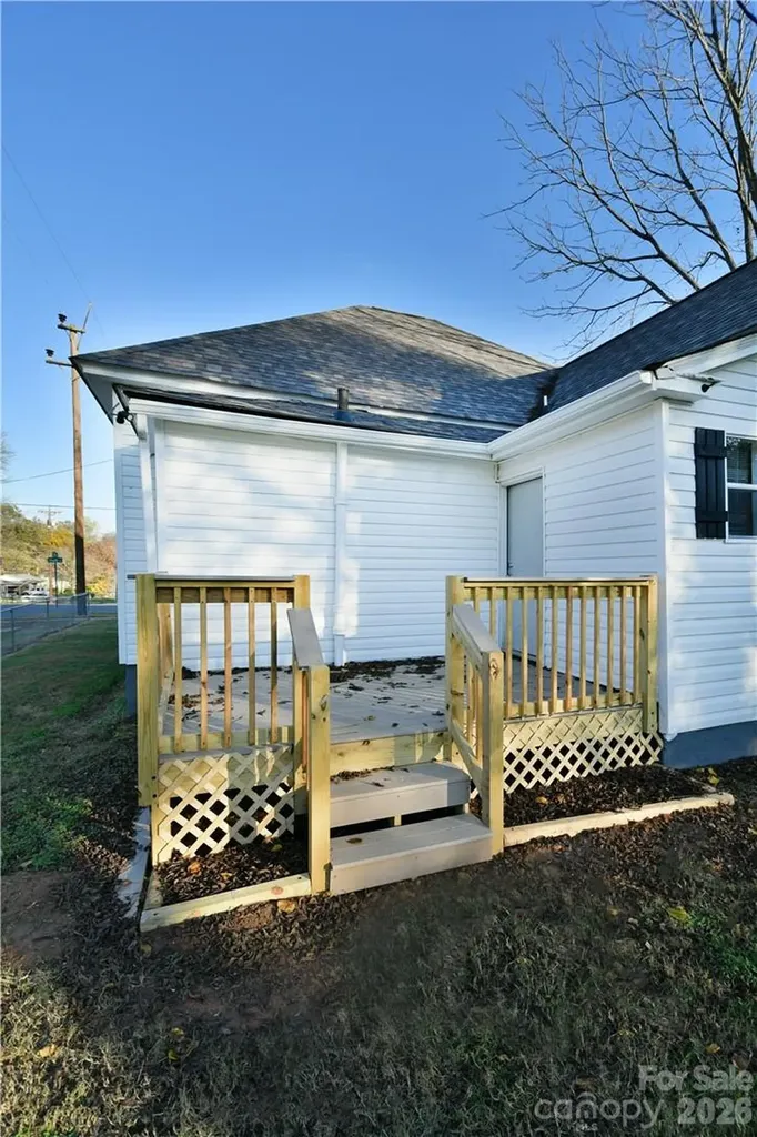 1204 4th Street Statesville NC 28677