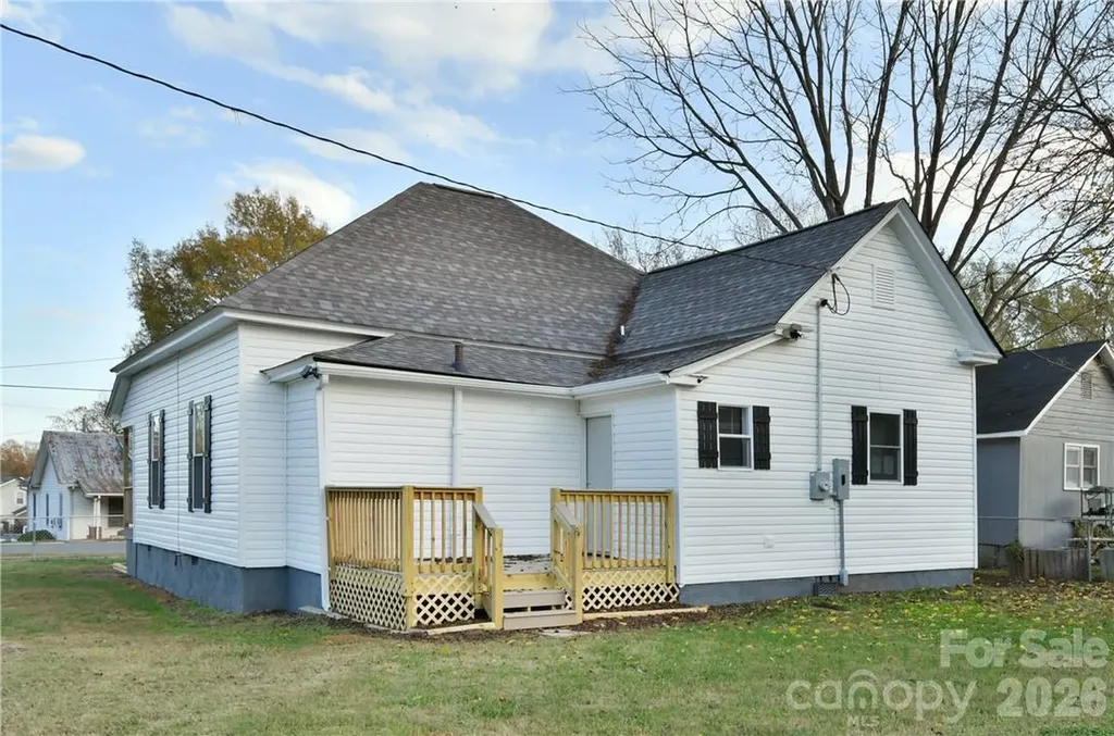 1204 4th Street Statesville NC 28677