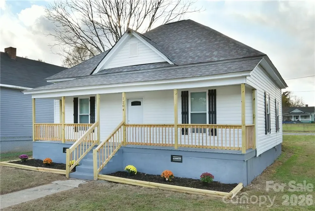 1204 4th Street Statesville NC 28677