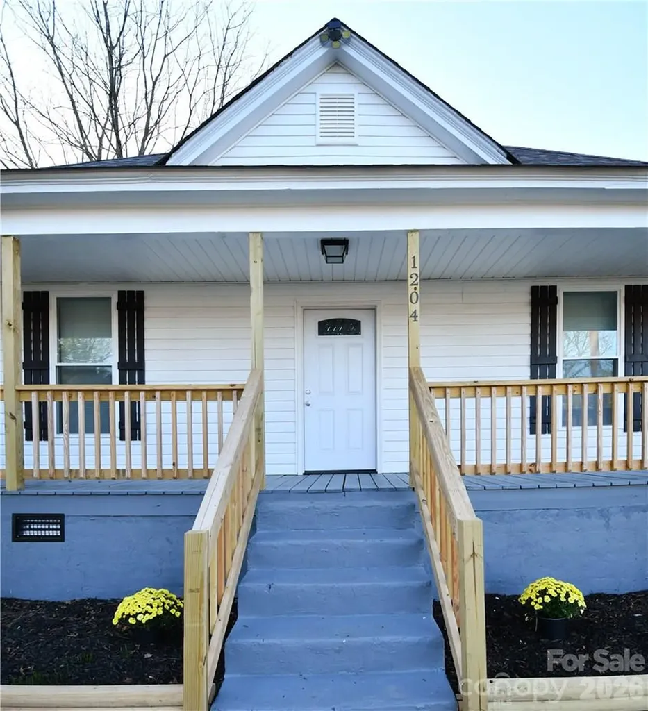 1204 4th Street Statesville NC 28677