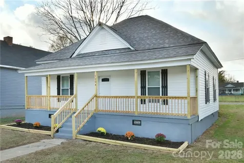 1204 4th Street Statesville NC 28677