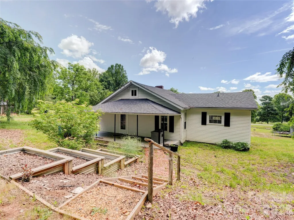 7049 Austin Little Mountain Road Elkin NC 28621