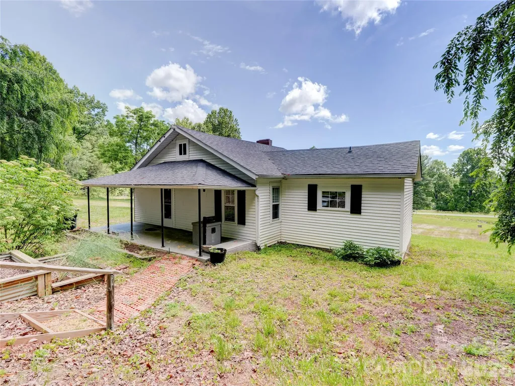 7049 Austin Little Mountain Road Elkin NC 28621
